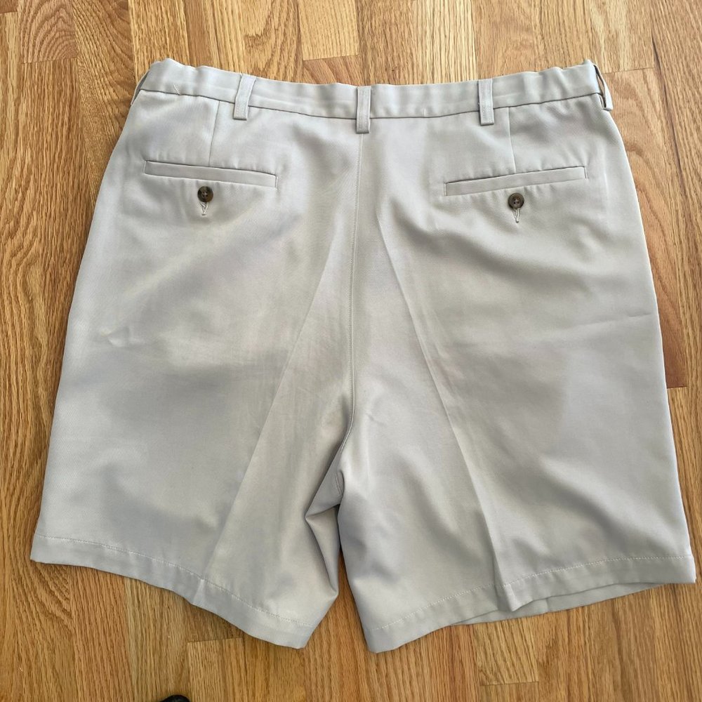 Haggar Pleat Front Hidden Expandable Waist Khaki Chino Shorts Tan Men's Size 36 - Picture 2 of 8